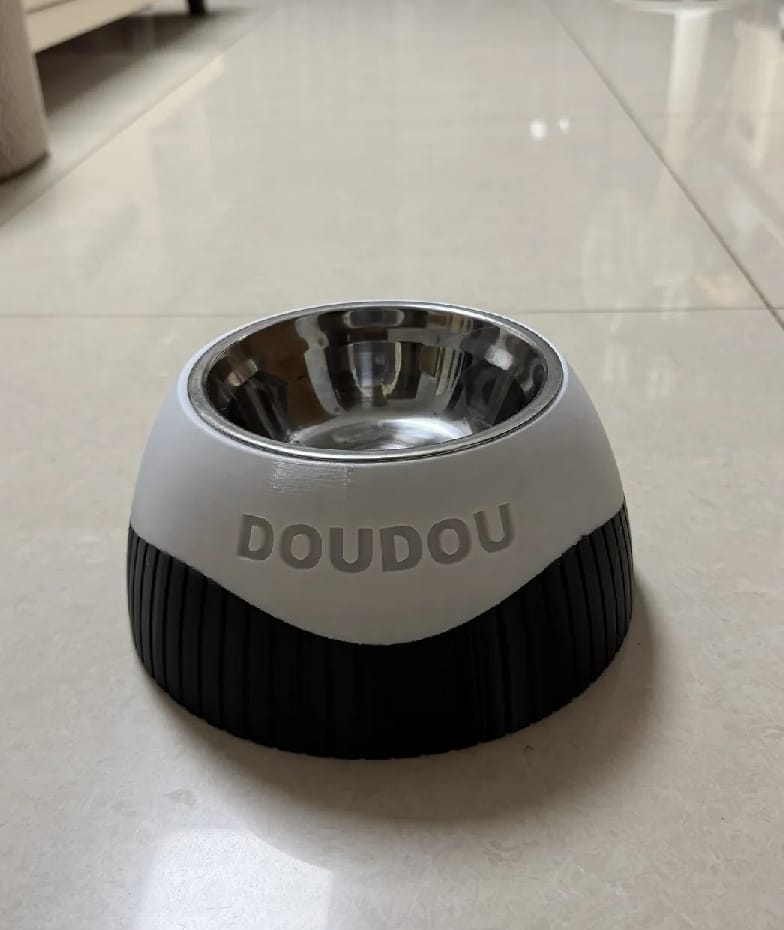 Comedero personalizado JUMO detalle grabado
