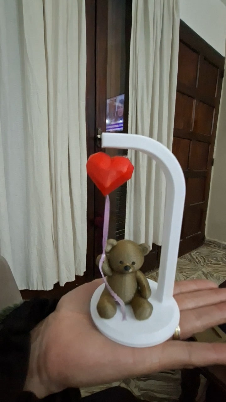Osito 3D con corazón levitante - en mano
