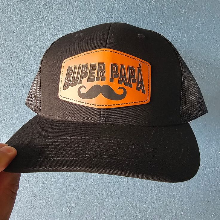 GORRA TRUCKER NEGRA - LOGO ECOCUERO