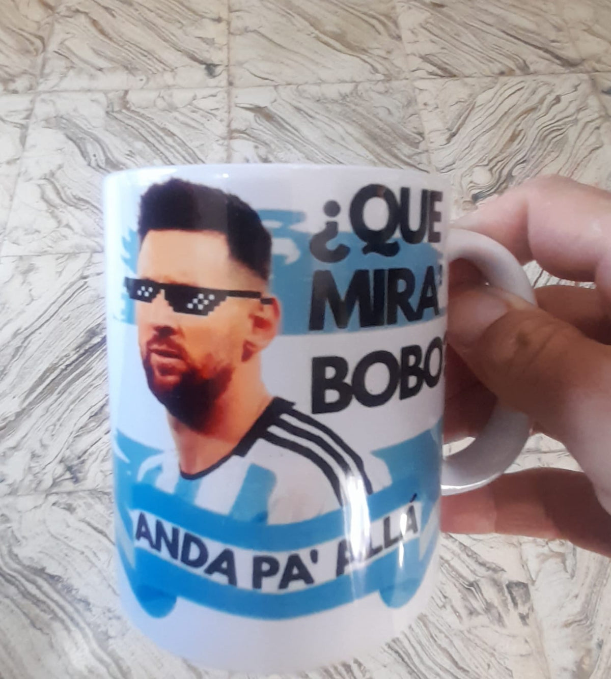 TAZA CERAMICA MESSI QUE MIRA BOBO